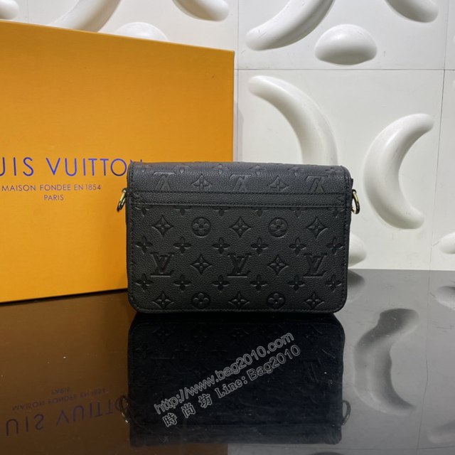 LV專櫃新款男包 路易威登Studio郵差包 M58498 印花和貼飾銜接籃球世界 LV壓紋牛皮男士單肩斜挎包  ydh4235